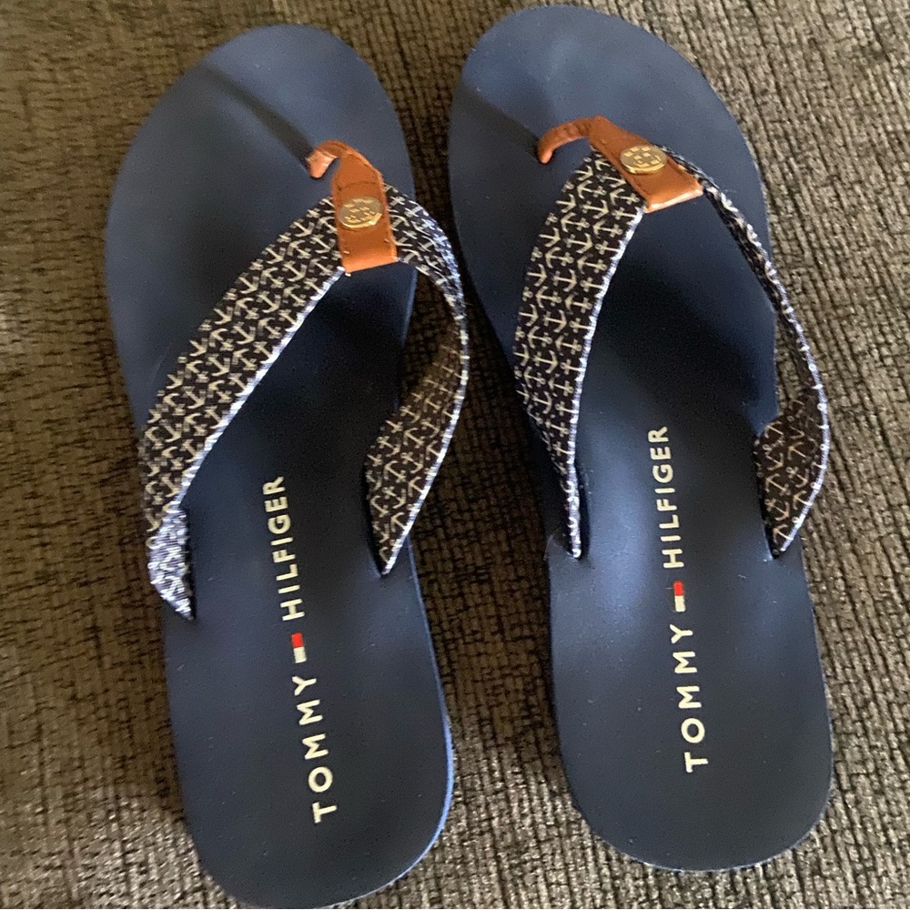 Tommy Hilfiger size 8 navy blue sandals